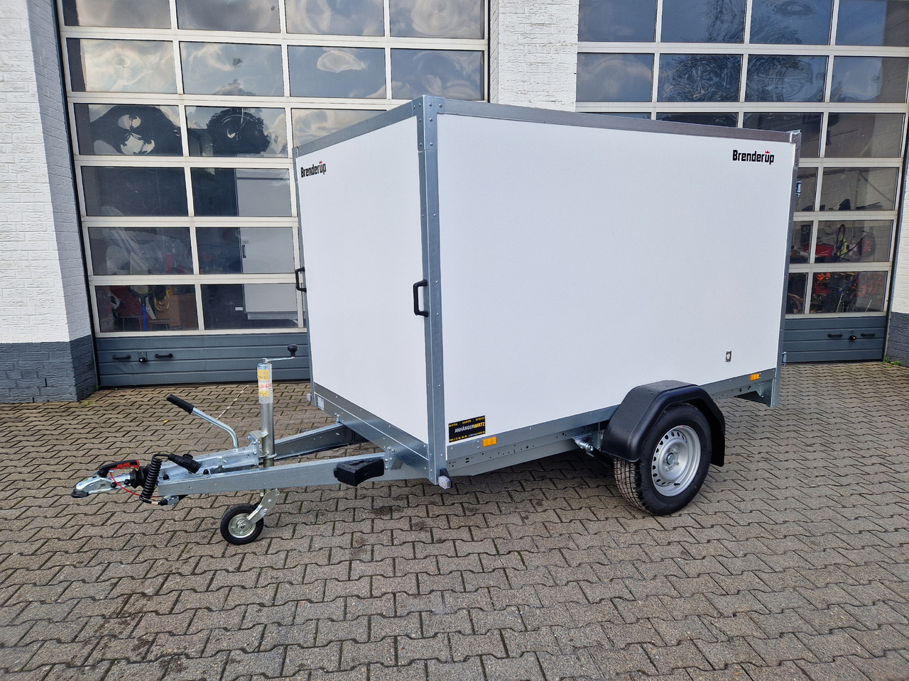 Brenderup Cargo Dynamic CD260 BD 260x155x150cm niedrig Hecktüren (S) 1300kg - 밀폐형 박스 트레일러 : 사진 1 Brenderup Cargo Dynamic CD260 BD 260x155x150cm niedrig Hecktüren (S) 1300kg - 밀폐형 박스 트레일러 : 사진 1