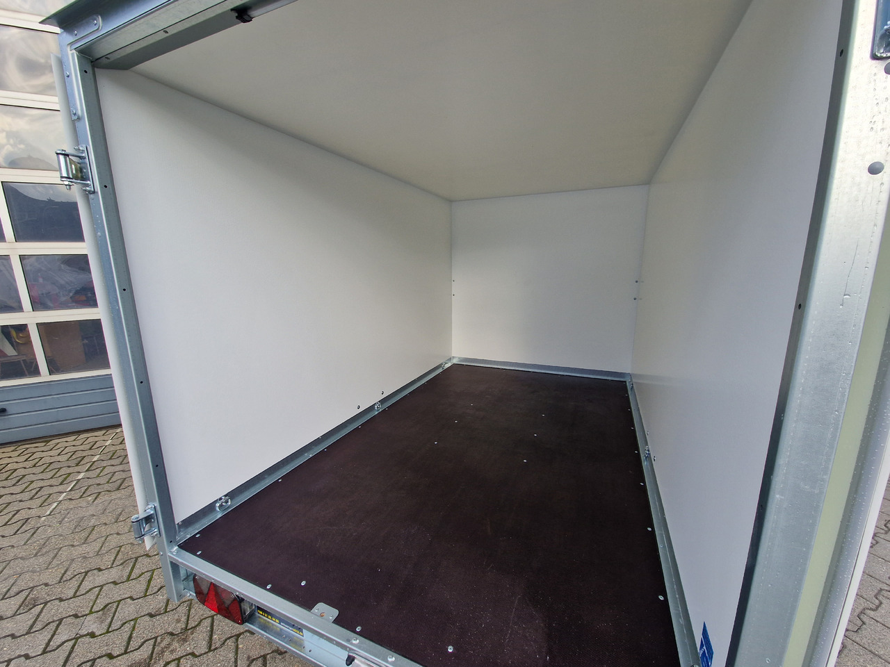 Brenderup Cargo Dynamic CD260 BD 260x155x150cm niedrig Hecktüren (S) 1300kg - 밀폐형 박스 트레일러 : 사진 2 Brenderup Cargo Dynamic CD260 BD 260x155x150cm niedrig Hecktüren (S) 1300kg - 밀폐형 박스 트레일러 : 사진 2