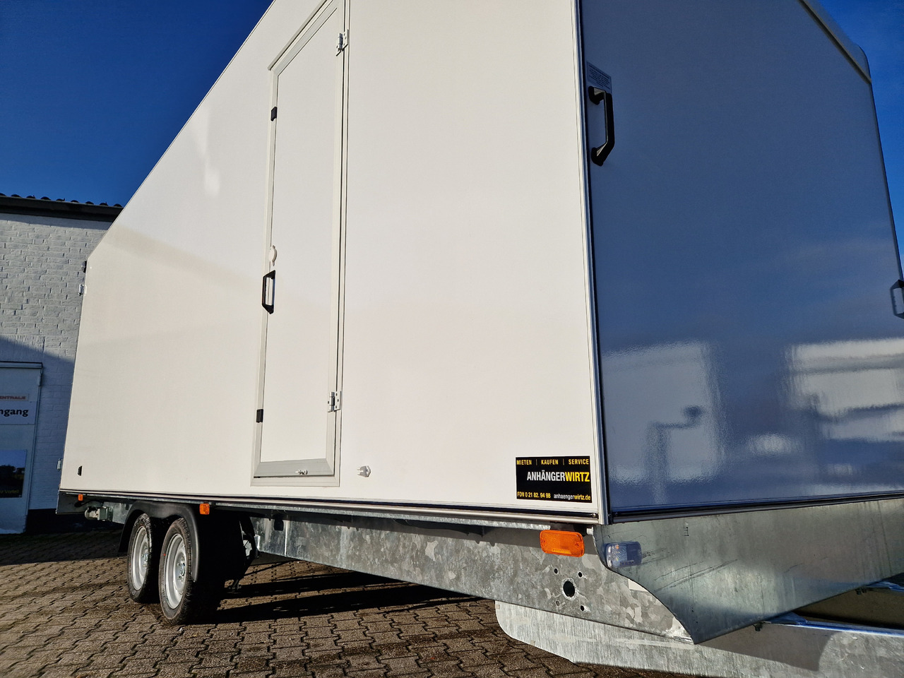 Hochlader Koffer TFSP 600T.00 600x220x220cm aero Zurrsys. Seitentür IL 13" (XXXL+) 3500kg - 밀폐형 박스 트레일러 : 사진 3 Hochlader Koffer TFSP 600T.00 600x220x220cm aero Zurrsys. Seitentür IL 13" (XXXL+) 3500kg - 밀폐형 박스 트레일러 : 사진 3