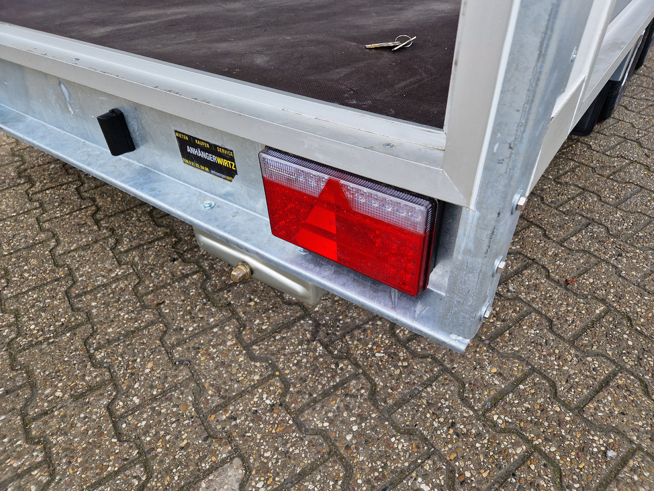 Koffer Hochlader FC2024HTL Messe 400x200x200cm aerodynamisch 10" Alufelgen (XL) 2000kg 100 km/H - 자판기 트레일러 : 사진 5 Koffer Hochlader FC2024HTL Messe 400x200x200cm aerodynamisch 10" Alufelgen (XL) 2000kg 100 km/H - 자판기 트레일러 : 사진 5