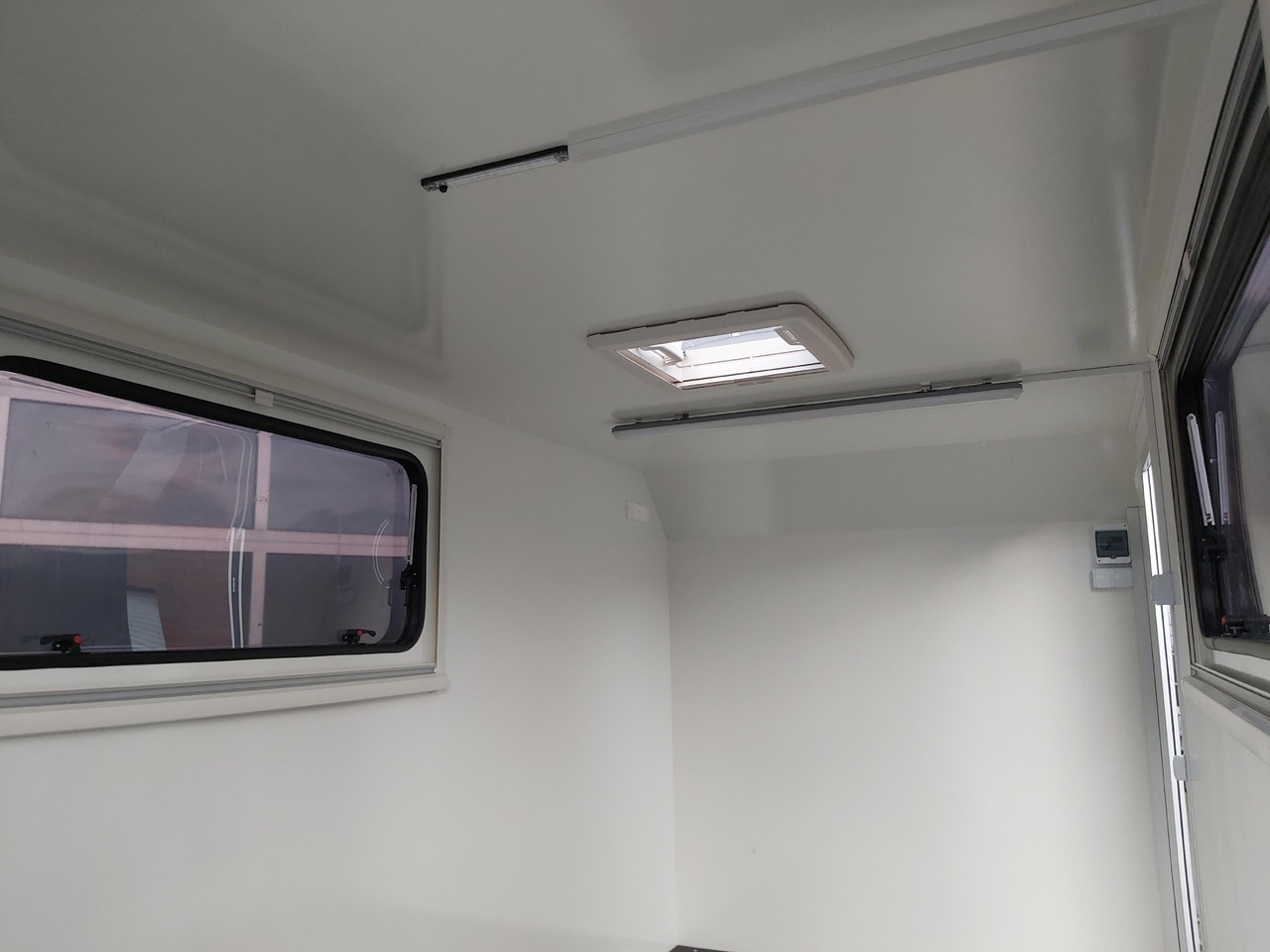 캐러밴 Koffer Sport Camp TFS 360.00 360x180x190cm aero Seitentür 2 Fenster+ DL IL 230V 1300kg 100km/H : 사진 10