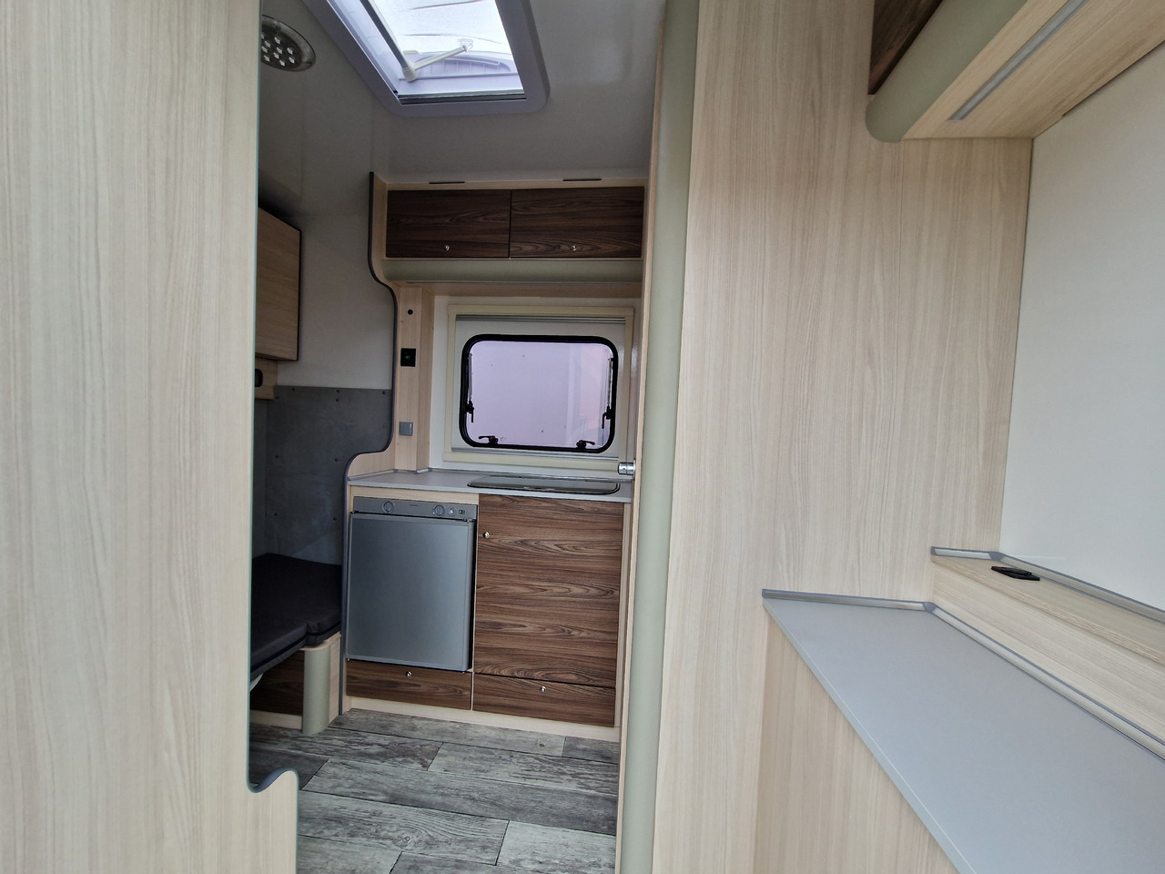 캐러밴 Koffer Sport Camp TFS 550.01 550x200x210cm Laderaum ST & Wohnabteil 2700kg : 사진 6