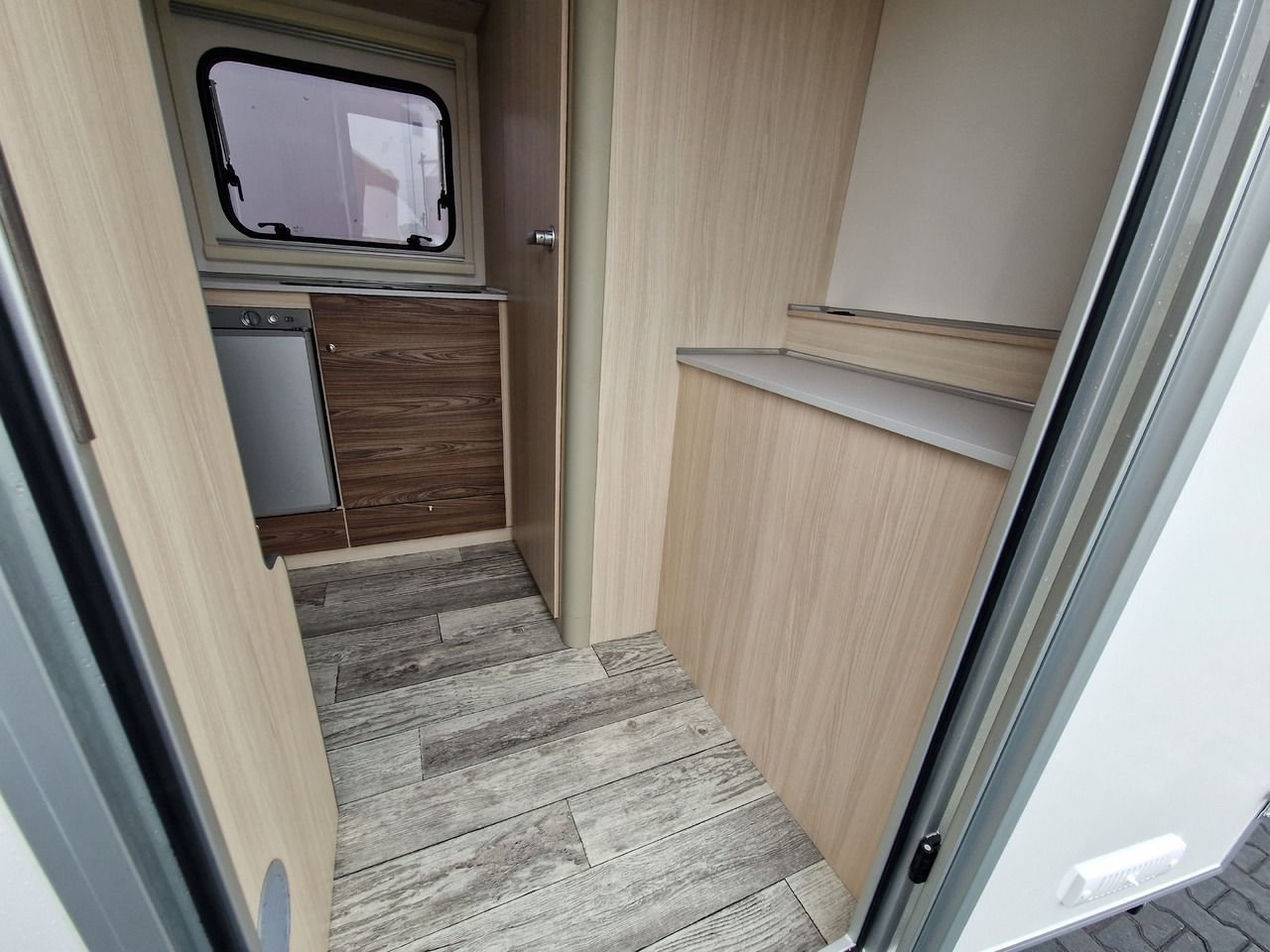 캐러밴 Koffer Sport Camp TFS 550.01 550x200x210cm Laderaum ST & Wohnabteil 2700kg : 사진 9