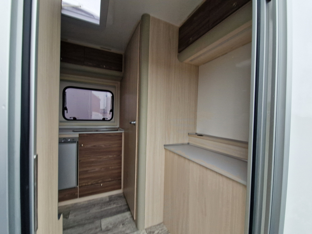 캐러밴 Koffer Sport Camp TFS 550.01 550x200x210cm Laderaum ST & Wohnabteil 2700kg : 사진 8