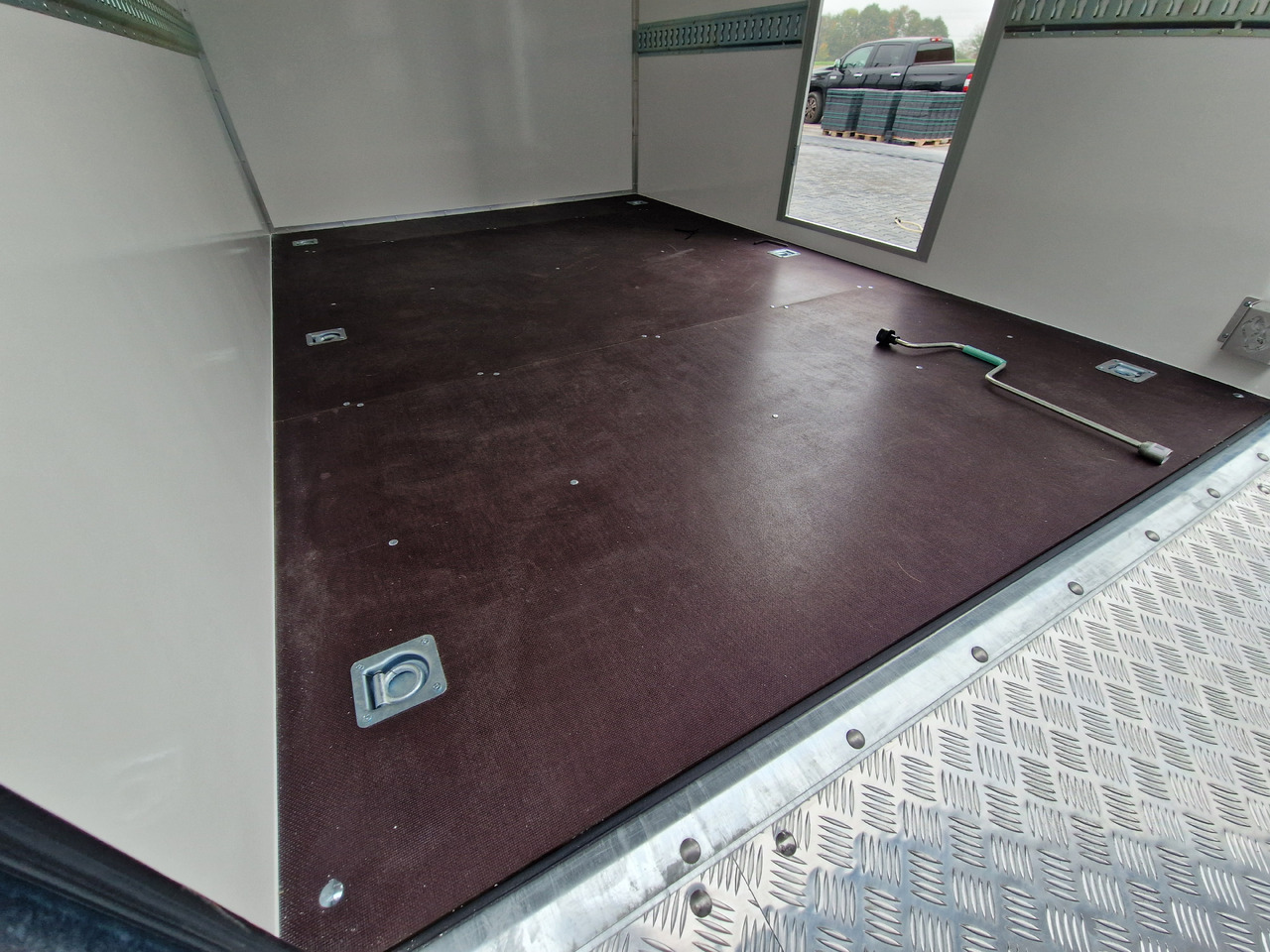 캐러밴 Koffer Sport Camp TFS 550.01 550x200x210cm Laderaum ST & Wohnabteil 2700kg : 사진 15