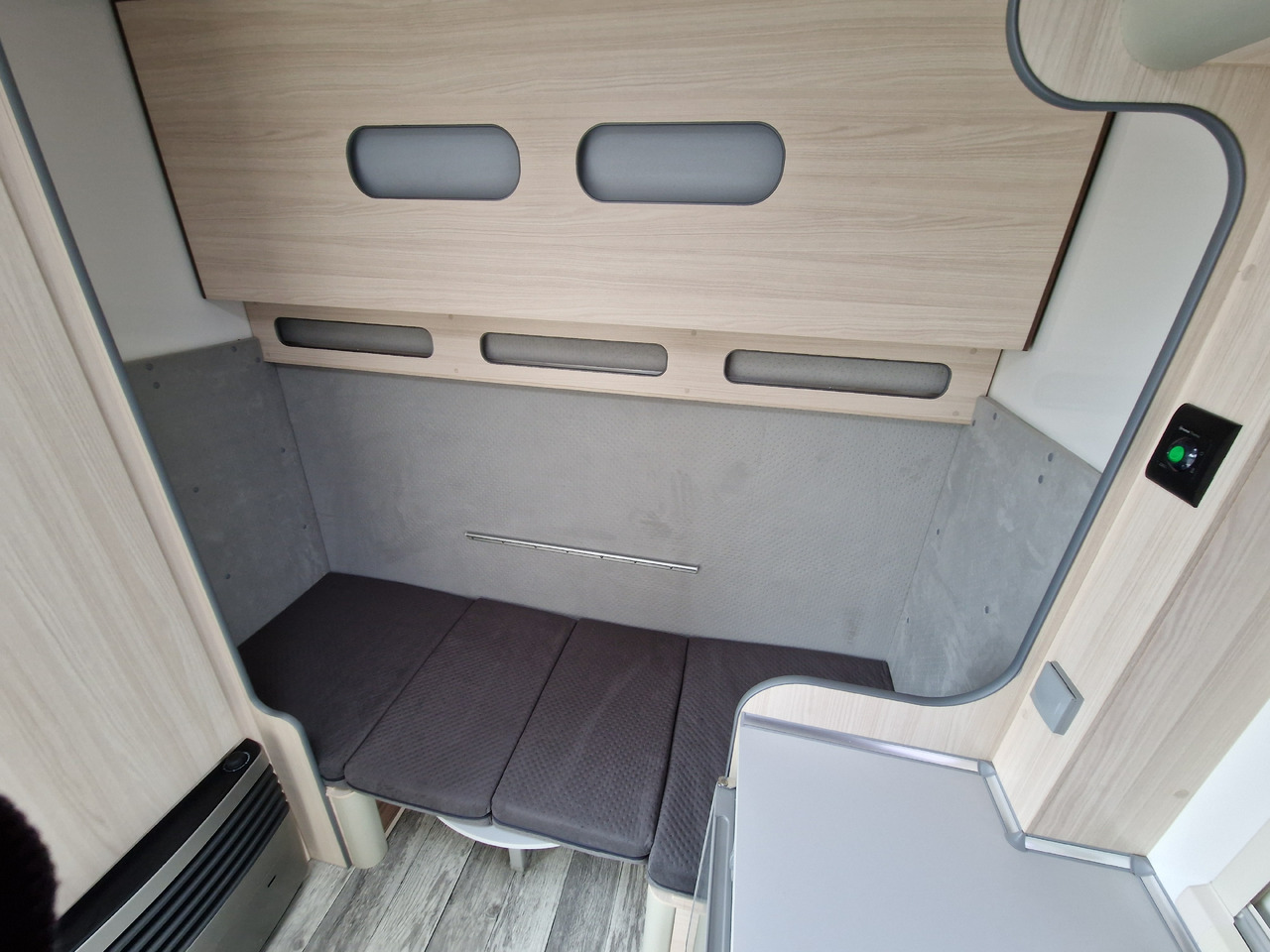 캐러밴 Koffer Sport Camp TFS 550.01 550x200x210cm Laderaum ST & Wohnabteil 2700kg : 사진 12