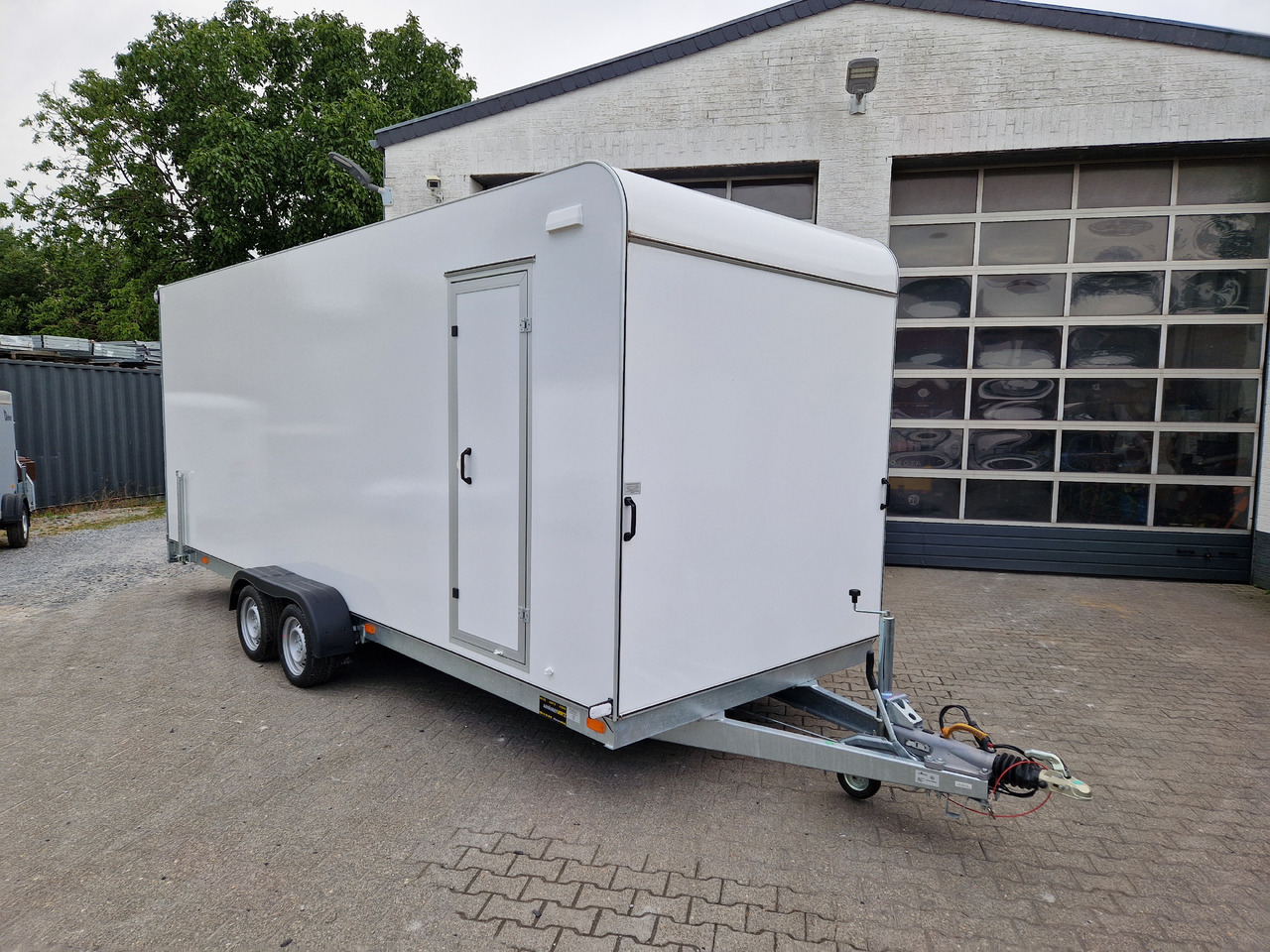 Koffer TFS 600T.01 3500 600x200x210cm aero Heckrampe Seitentür IL (XXL) 100km/H 3500kg - 밀폐형 박스 트레일러 : 사진 5 Koffer TFS 600T.01 3500 600x200x210cm aero Heckrampe Seitentür IL (XXL) 100km/H 3500kg - 밀폐형 박스 트레일러 : 사진 5