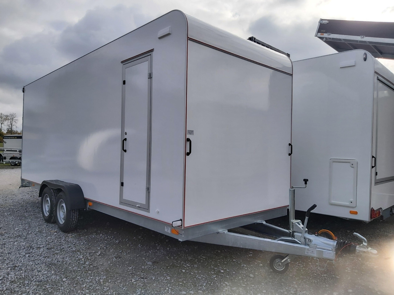 Koffer TFS 600T.01 3500 600x200x210cm aero Heckrampe Seitentür IL (XXL) 100km/H 3500kg - 밀폐형 박스 트레일러 : 사진 3 Koffer TFS 600T.01 3500 600x200x210cm aero Heckrampe Seitentür IL (XXL) 100km/H 3500kg - 밀폐형 박스 트레일러 : 사진 3