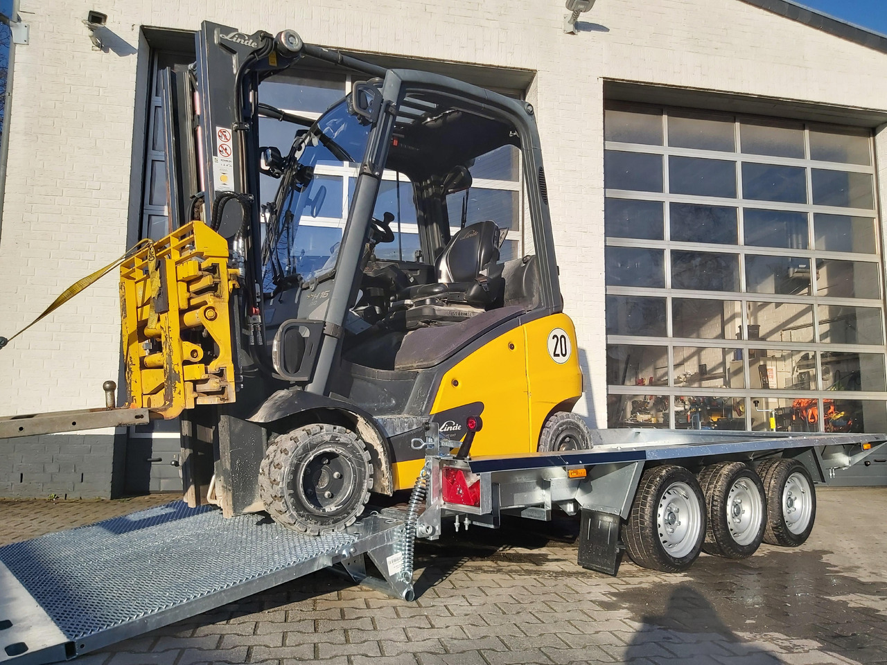 Martz Maschinentransporter BUILDER XL Bau-3 3500/3 400x180x30cm Auffahrklappe Tridem (XL) 3500kg - 플랜트 트레일러 : 사진 1 Martz Maschinentransporter BUILDER XL Bau-3 3500/3 400x180x30cm Auffahrklappe Tridem (XL) 3500kg - 플랜트 트레일러 : 사진 1