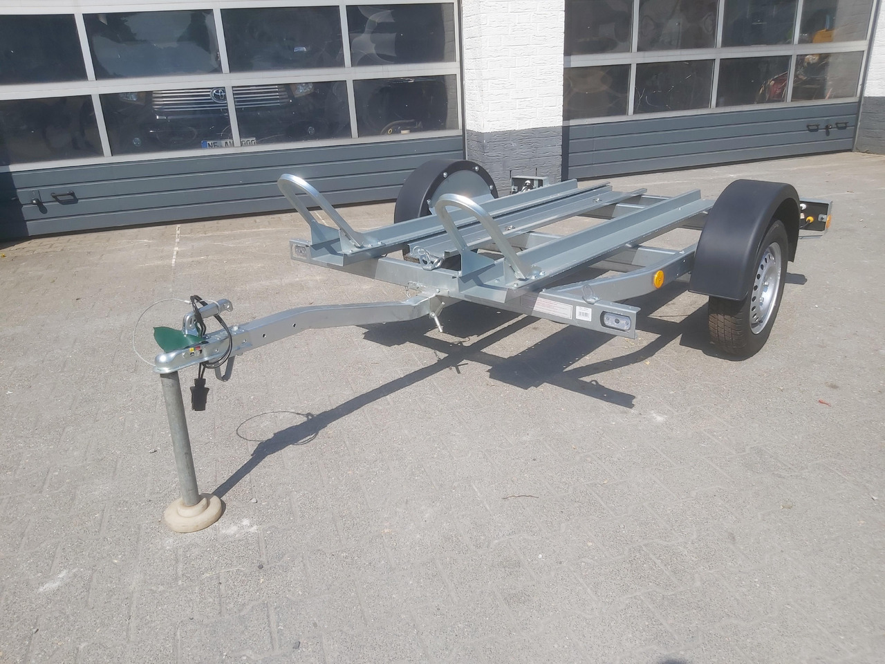 Motorradanhänger Motostar N7-220 2 Standschienen +Auffahrrampe ankippbar 750kg Aktion bei Onlinekauf - 오토바이 트레일러 : 사진 3 Motorradanhänger Motostar N7-220 2 Standschienen +Auffahrrampe ankippbar 750kg Aktion bei Onlinekauf - 오토바이 트레일러 : 사진 3