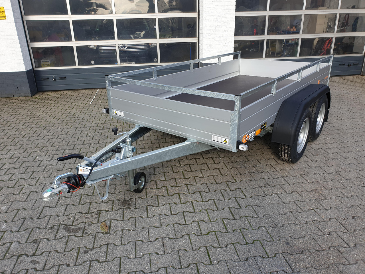 Saris Anhänger FW2700 McAlu Pro 305x153x45cm (M) 2700kg Winter online Aktion - 드롭사이드/ 플랫베드 트레일러 : 사진 1 Saris Anhänger FW2700 McAlu Pro 305x153x45cm (M) 2700kg Winter online Aktion - 드롭사이드/ 플랫베드 트레일러 : 사진 1