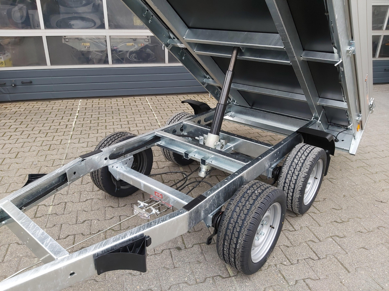 Saris Kipper K1 276 150 2000 2 276x150x30cm silver Handpumpe 13" (S) 2000kg - 덤프 트레일러 : 사진 2 Saris Kipper K1 276 150 2000 2 276x150x30cm silver Handpumpe 13" (S) 2000kg - 덤프 트레일러 : 사진 2