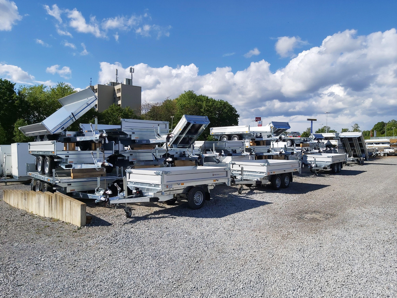 Saris Kipper K1 276 170 2700 2 276x170x30cm black Edition Handpumpe 13" 2700kg - 덤프 트레일러 : 사진 3 Saris Kipper K1 276 170 2700 2 276x170x30cm black Edition Handpumpe 13" 2700kg - 덤프 트레일러 : 사진 3