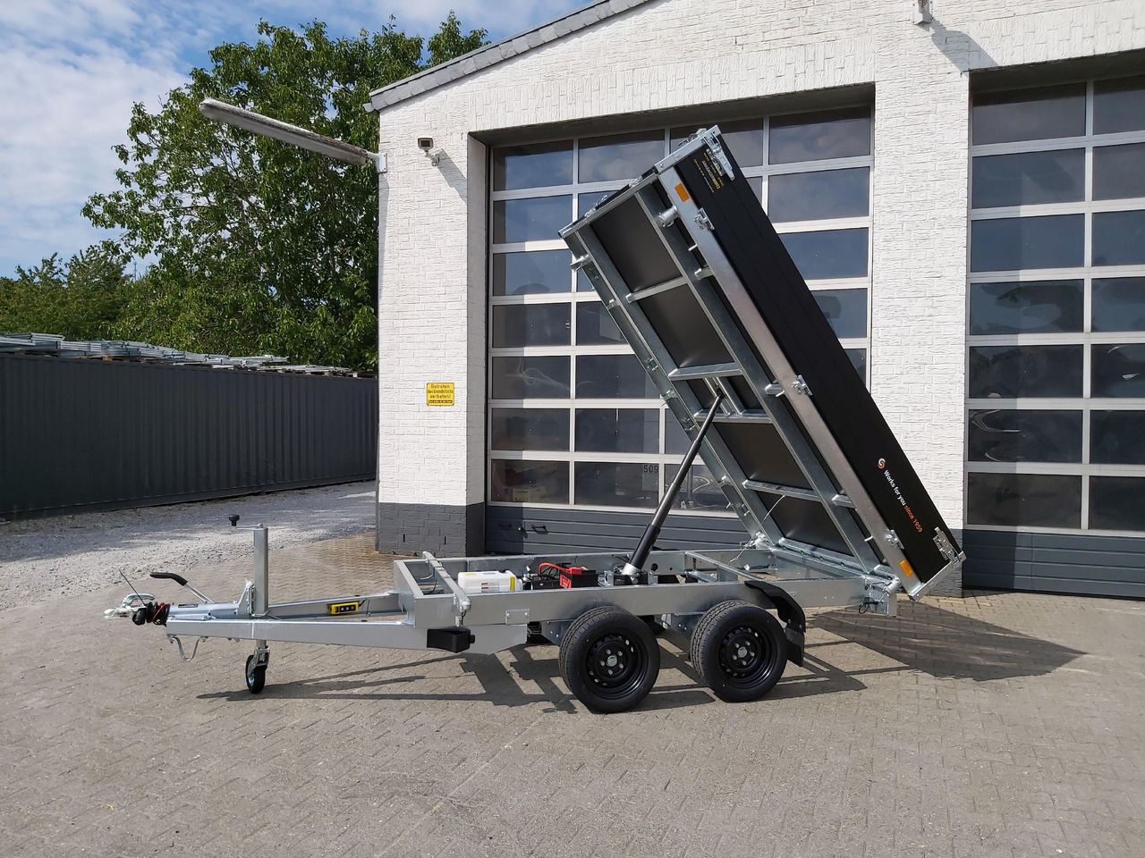 Saris Kipper K3 276 170 2700 2 E 276x170x30cm black Edition Elektro 13" (S) 2700kg Januar Aktion - 덤프 트레일러 : 사진 1 Saris Kipper K3 276 170 2700 2 E 276x170x30cm black Edition Elektro 13" (S) 2700kg Januar Aktion - 덤프 트레일러 : 사진 1