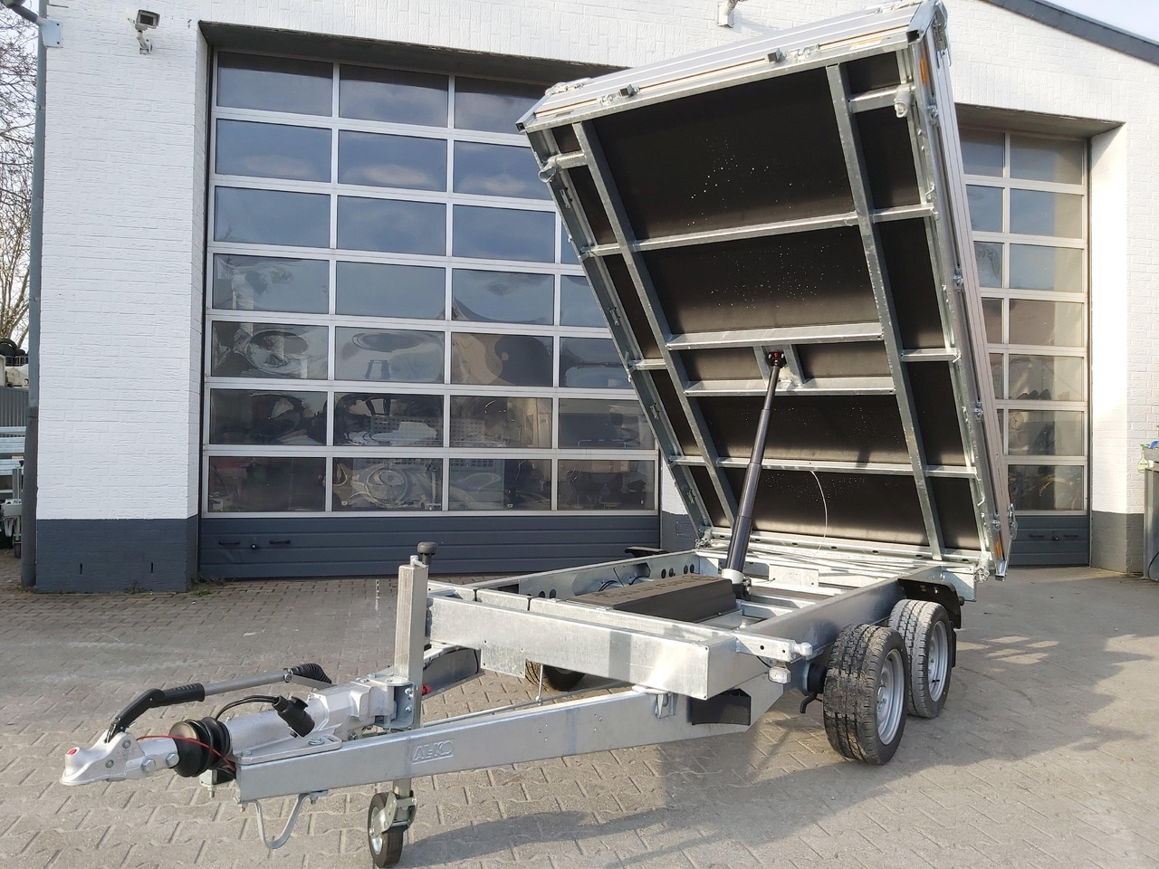 Saris Kipper K3 306 184 3500 2 E 306x184x30cm 3500kg silver Elektro NHP Stützen 13" 3500kg used - 덤프 트레일러 : 사진 2 Saris Kipper K3 306 184 3500 2 E 306x184x30cm 3500kg silver Elektro NHP Stützen 13" 3500kg used - 덤프 트레일러 : 사진 2