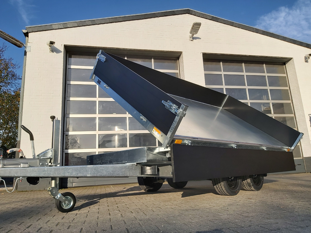 Saris Kipper K3 356 184 3500 2 E 356x184x35cm black edition Elektro Rampen Stützen (L) 3500kg - 덤프 트레일러 : 사진 1 Saris Kipper K3 356 184 3500 2 E 356x184x35cm black edition Elektro Rampen Stützen (L) 3500kg - 덤프 트레일러 : 사진 1