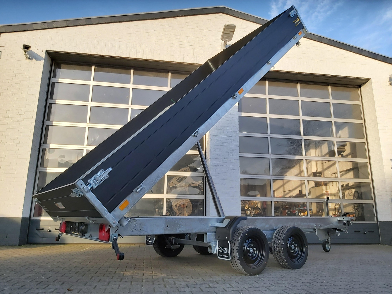 Saris Kipper K3 406 204 3500 2 E 406x204x35 black elektro NH Rampen Blattfeder 3500kg Herbst Aktion - 덤프 트레일러 : 사진 2 Saris Kipper K3 406 204 3500 2 E 406x204x35 black elektro NH Rampen Blattfeder 3500kg Herbst Aktion - 덤프 트레일러 : 사진 2