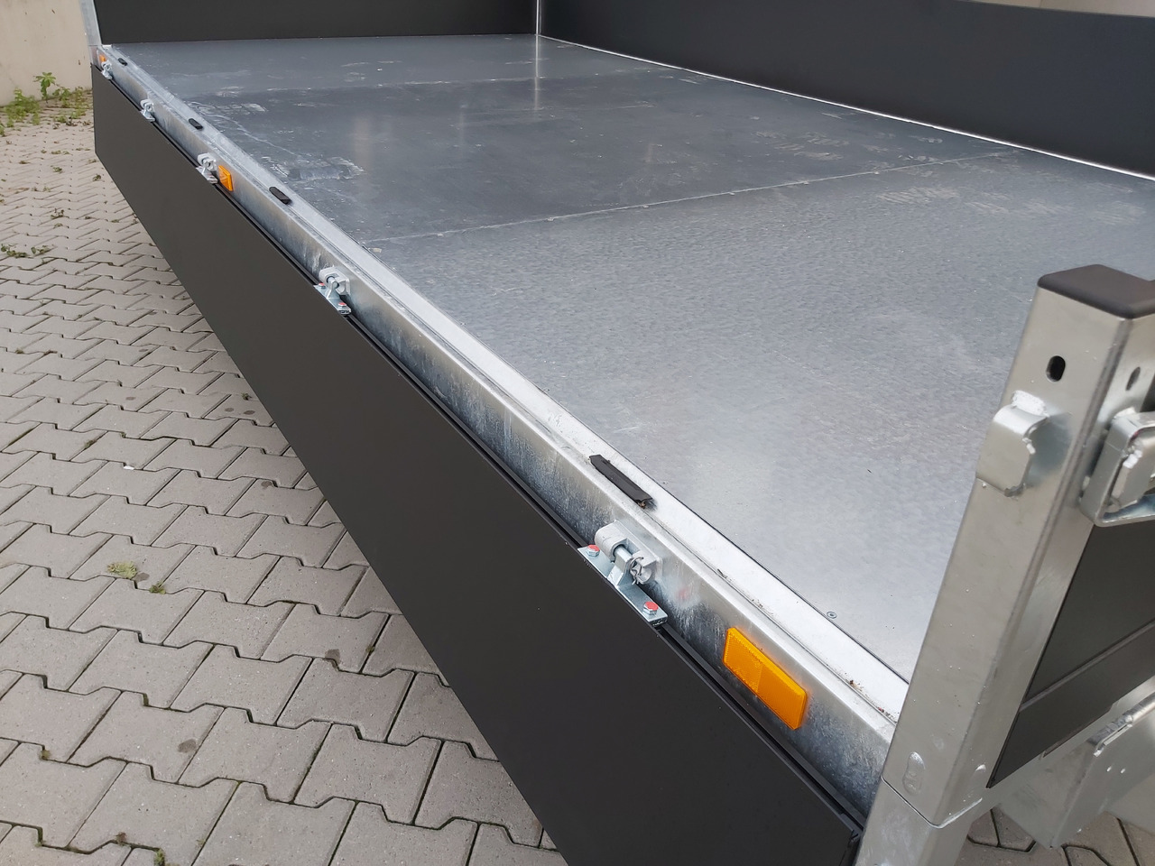 Saris Kipper K3 406 204 3500 2 HD E 406x204x35cm black Alu Auffahrrampen Stützen LED 3500kg - 덤프 트레일러 : 사진 3 Saris Kipper K3 406 204 3500 2 HD E 406x204x35cm black Alu Auffahrrampen Stützen LED 3500kg - 덤프 트레일러 : 사진 3