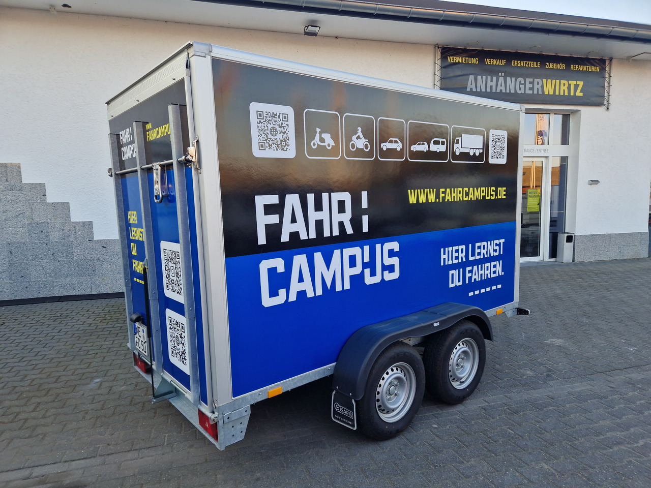 밀폐형 박스 트레일러 Saris Koffer GO 306 154 180 2700 2 306x154x180cm GFK weiß Auffahrklappe (M) 2700kg Modell 2025 : 사진 15