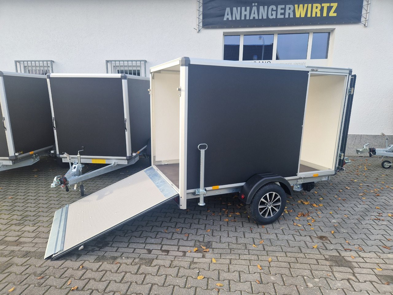 Variant C1315 C2 Edition black 258x148x157cm Aluf. Heckrampe Seitentür 1350kg 100 km/H black deal - 오토바이 트레일러 : 사진 2 Variant C1315 C2 Edition black 258x148x157cm Aluf. Heckrampe Seitentür 1350kg 100 km/H black deal - 오토바이 트레일러 : 사진 2