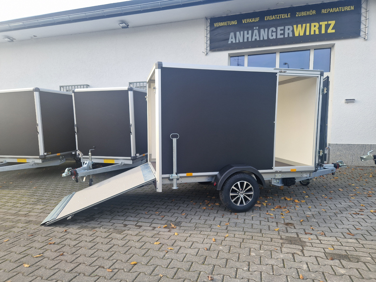 Variant C1315 C2 Edition black 258x148x157cm Aluf. Heckrampe Seitentür 1350kg 100 km/H black deal - 오토바이 트레일러 : 사진 1 Variant C1315 C2 Edition black 258x148x157cm Aluf. Heckrampe Seitentür 1350kg 100 km/H black deal - 오토바이 트레일러 : 사진 1