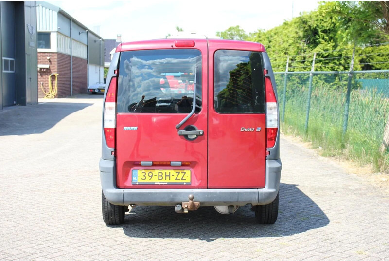 Fiat Doblò Cargo 1.9 JTD SCHUIFDEUR - 패널 밴 : 사진 4 Fiat Doblò Cargo 1.9 JTD SCHUIFDEUR - 패널 밴 : 사진 4