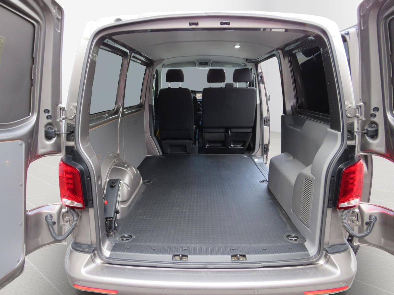 VOLKSWAGEN T6.1 Transporter Trendline 2.0 TDI Kasten Euro6 ZV - 소형 밴 : 사진 4 VOLKSWAGEN T6.1 Transporter Trendline 2.0 TDI Kasten Euro6 ZV - 소형 밴 : 사진 4