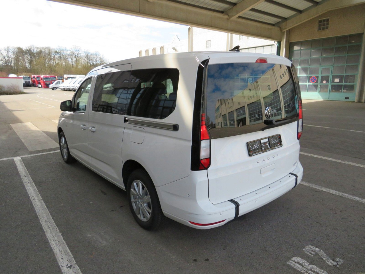 Volkswagen Caddy Maxi 2.0 TDI Rollstuhlumbau Taxirampe - 차량 : 사진 4 Volkswagen Caddy Maxi 2.0 TDI Rollstuhlumbau Taxirampe - 차량 : 사진 4