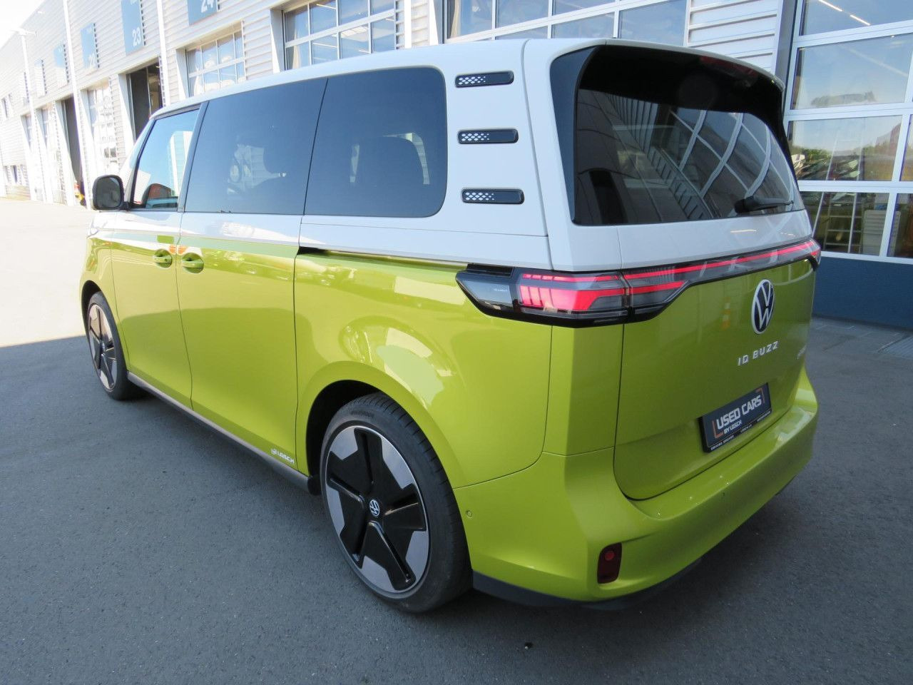 Volkswagen ID.Buzz Pro Design 150 kW Volkswagen ID.Buzz Pro Design 150 kW Klima AHK Navi ZV - 소형 버스, 전기 버스 : 사진 4 Volkswagen ID.Buzz Pro Design 150 kW Volkswagen ID.Buzz Pro Design 150 kW Klima AHK Navi ZV - 소형 버스, 전기 버스 : 사진 4