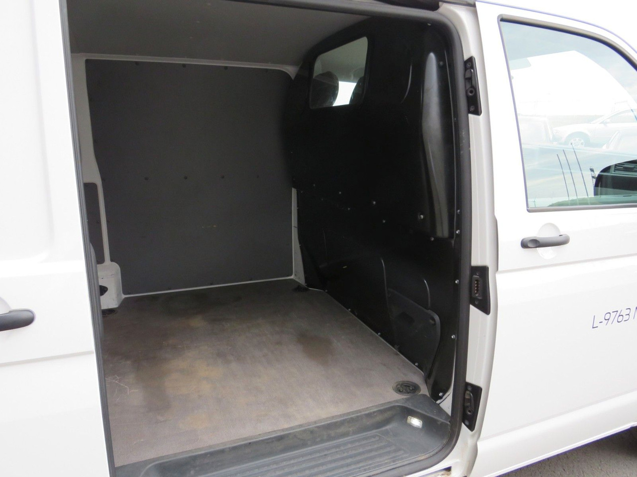 소형 밴 Volkswagen T6.1 Transporter 2.0 TDI Kasten : 사진 16