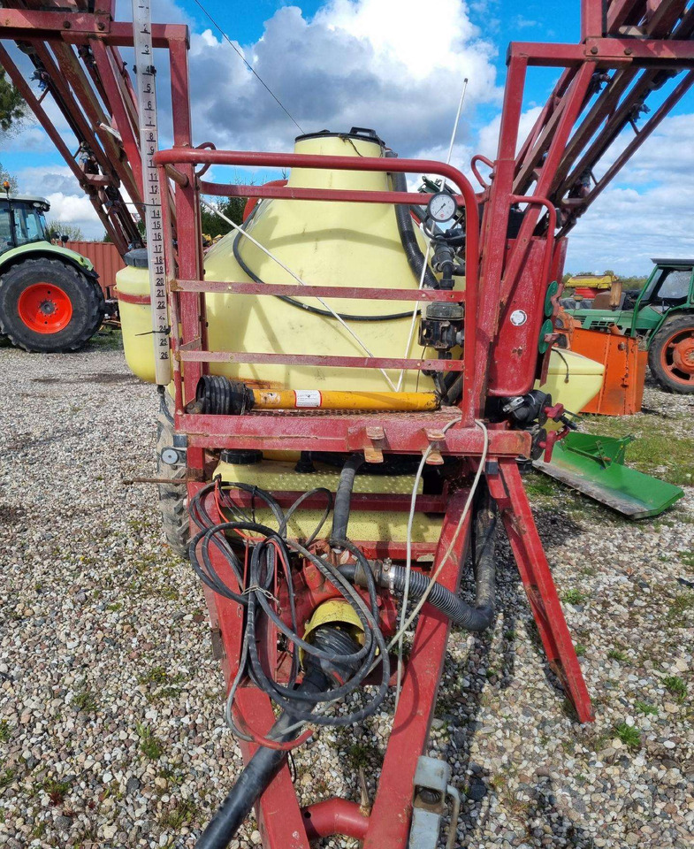 Hardi Commander 2600 - 견인 스프레이 : 사진 2 Hardi Commander 2600 - 견인 스프레이 : 사진 2