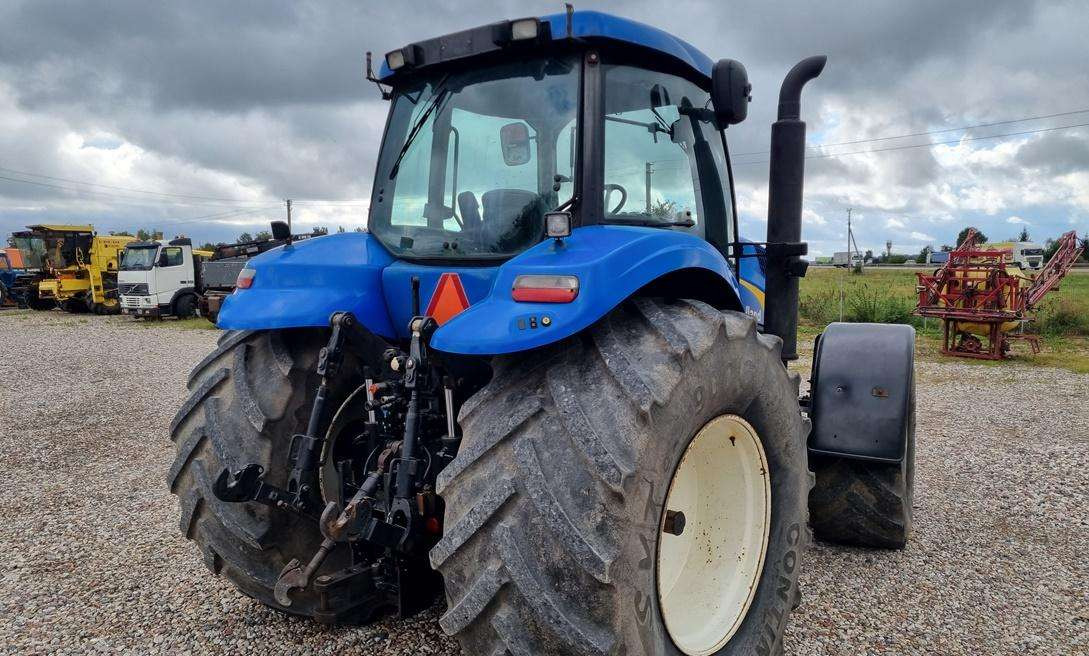 New Holland T8040 - 장궤형 트랙터 : 사진 5 New Holland T8040 - 장궤형 트랙터 : 사진 5