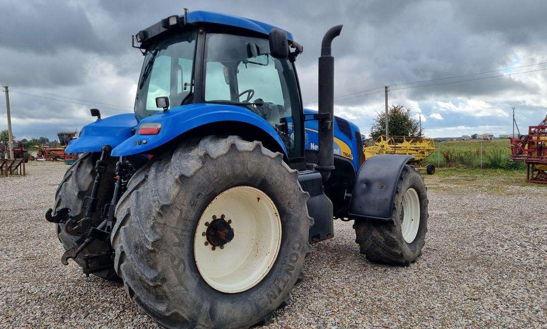 New Holland T8040 - 장궤형 트랙터 : 사진 4 New Holland T8040 - 장궤형 트랙터 : 사진 4