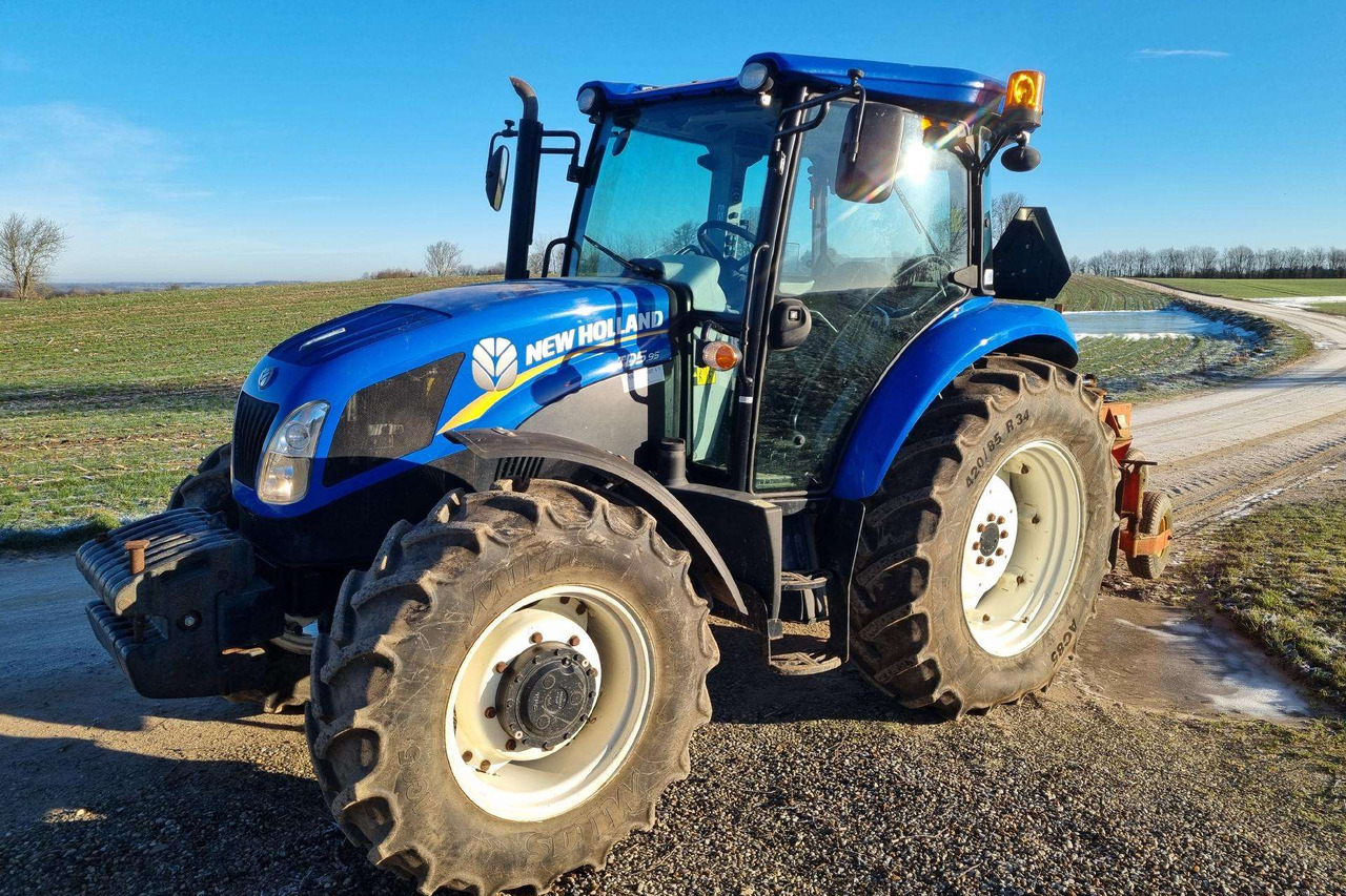 New Holland TD 5.95 - 장궤형 트랙터 : 사진 1 New Holland TD 5.95 - 장궤형 트랙터 : 사진 1