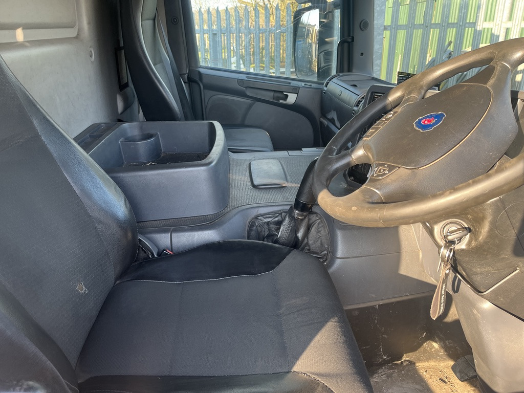 Scania P230 4x2 Curtain side - 커튼사이더 트럭 : 사진 5 Scania P230 4x2 Curtain side - 커튼사이더 트럭 : 사진 5