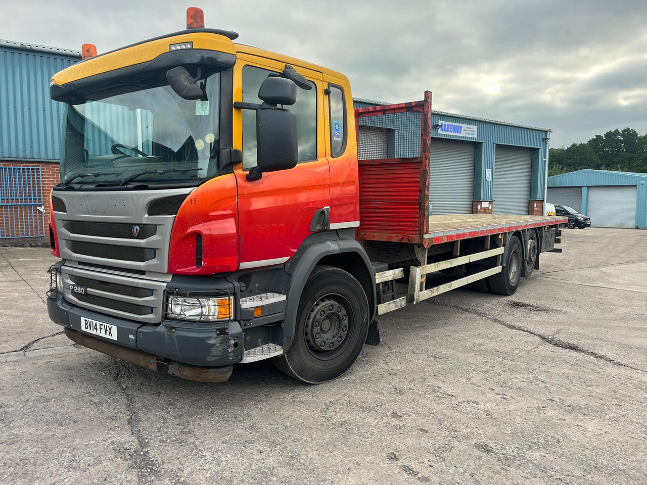 Scania P280 - 드롭사이드/ 플랫베드 트럭 : 사진 2 Scania P280 - 드롭사이드/ 플랫베드 트럭 : 사진 2