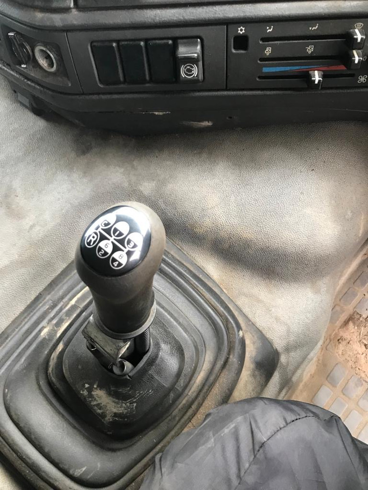 Volvo FM12 420 6x2 Rigid - 자동 운반 장치 트럭 : 사진 5 Volvo FM12 420 6x2 Rigid - 자동 운반 장치 트럭 : 사진 5