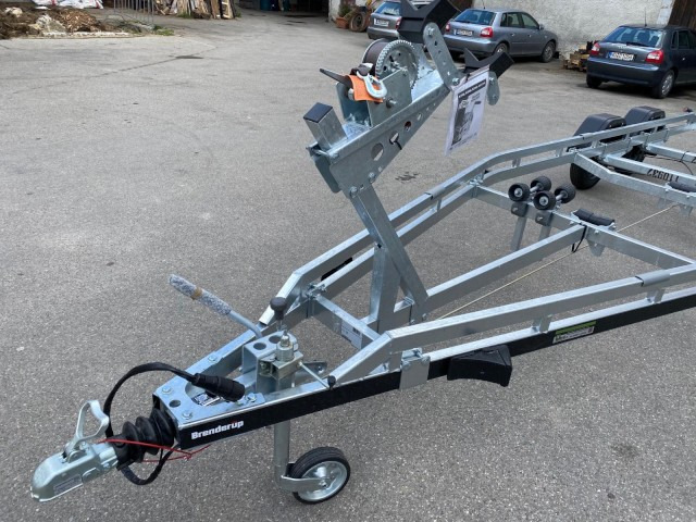 Brenderup Premium Bootsanhänger 242000TB SR mit Superrollen, 2,0 to. 7,2m/ 24 Fuß - 보트 트레일러 : 사진 2 Brenderup Premium Bootsanhänger 242000TB SR mit Superrollen, 2,0 to. 7,2m/ 24 Fuß - 보트 트레일러 : 사진 2