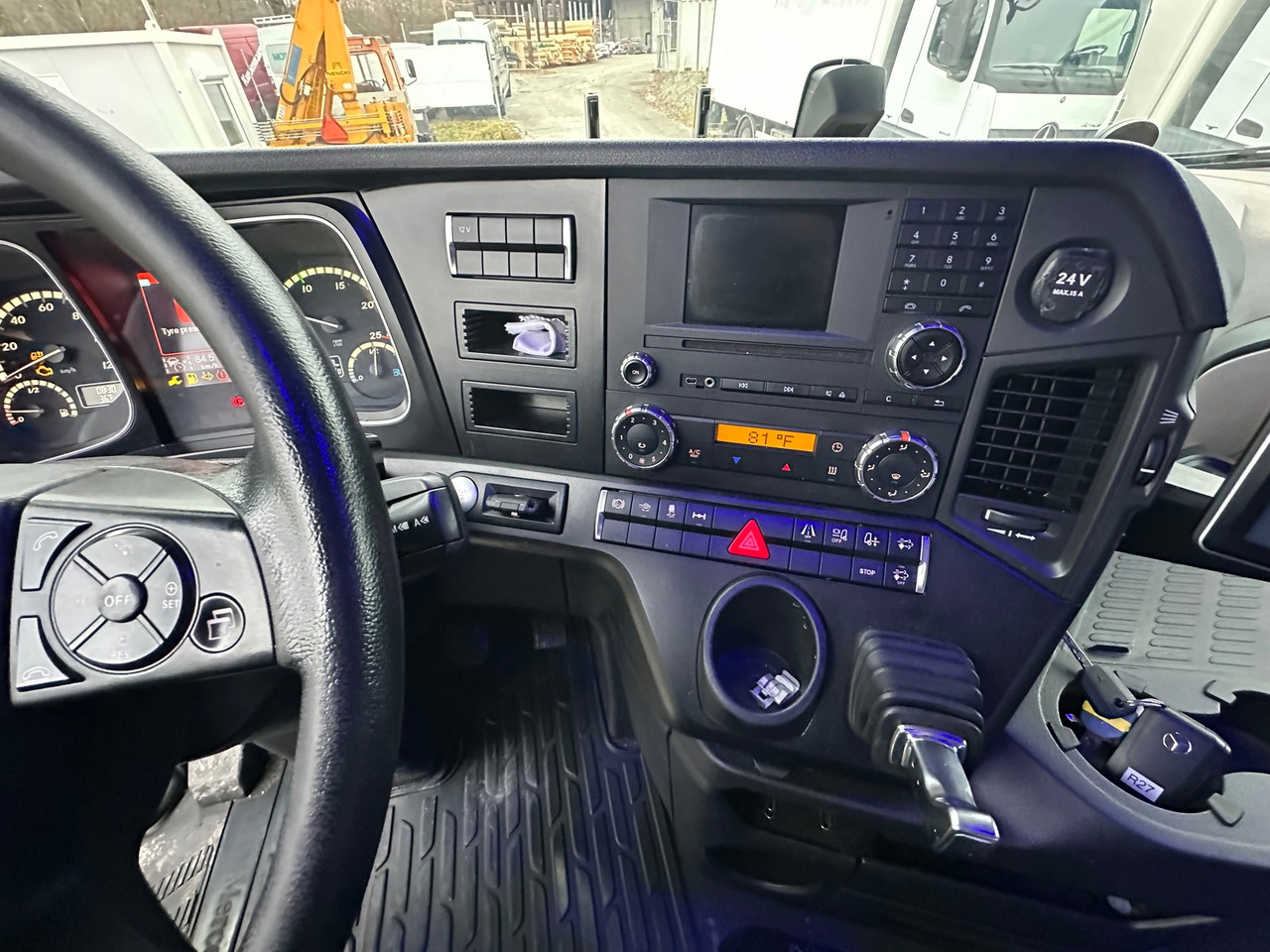 MERCEDES-BENZ Actros 18.45 4x2 - 트랙터 유닛 : 사진 4 MERCEDES-BENZ Actros 18.45 4x2 - 트랙터 유닛 : 사진 4