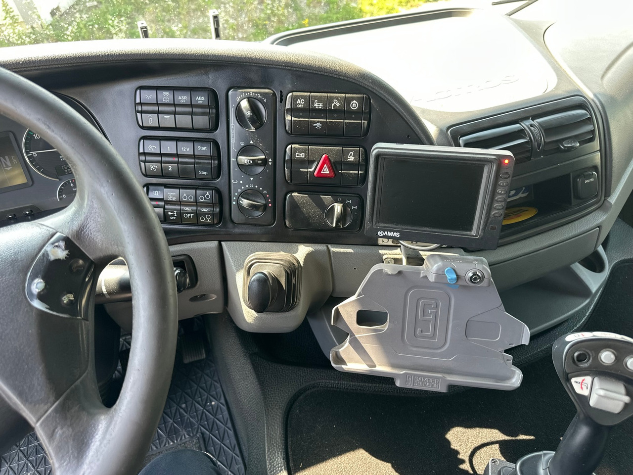 MERCEDES-BENZ Actros 4455 10x4 Moser - 후크 리프트 트럭 : 사진 2 MERCEDES-BENZ Actros 4455 10x4 Moser - 후크 리프트 트럭 : 사진 2