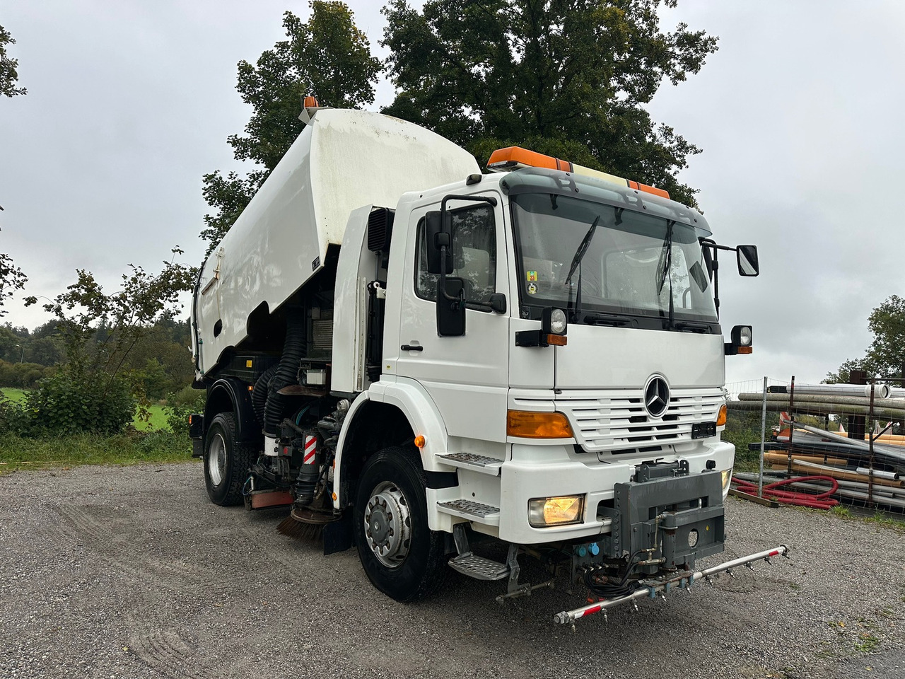 MERCEDES-BENZ Atego 1823 4x4 Faun 7m3 - 거리 청소 차량 : 사진 2 MERCEDES-BENZ Atego 1823 4x4 Faun 7m3 - 거리 청소 차량 : 사진 2