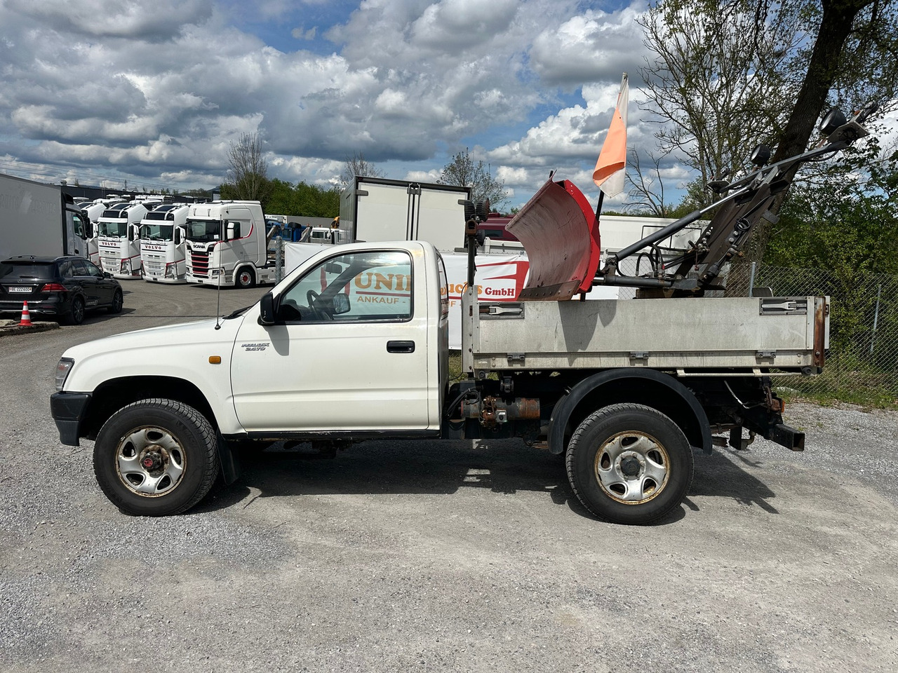 TOYOTA Hilux 4WD 4x4 Winterdienst Kipper - 덤프 밴 : 사진 2 TOYOTA Hilux 4WD 4x4 Winterdienst Kipper - 덤프 밴 : 사진 2