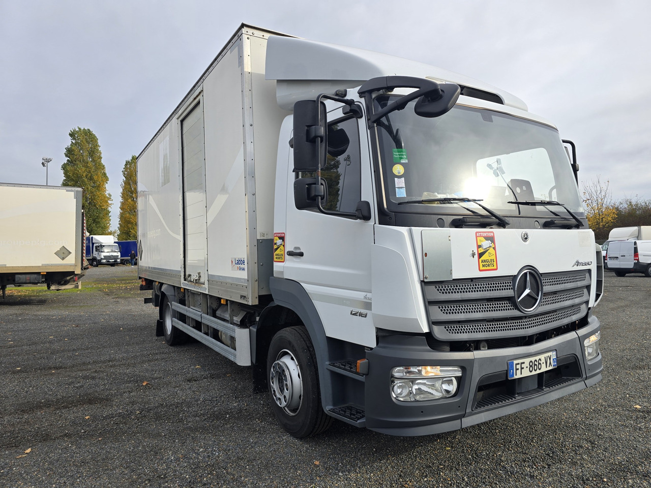 MERCEDES-BENZ Atego 1218 - Box - LIFT - SIDE DOOR - ADR - 박스 트럭 : 사진 2 MERCEDES-BENZ Atego 1218 - Box - LIFT - SIDE DOOR - ADR - 박스 트럭 : 사진 2