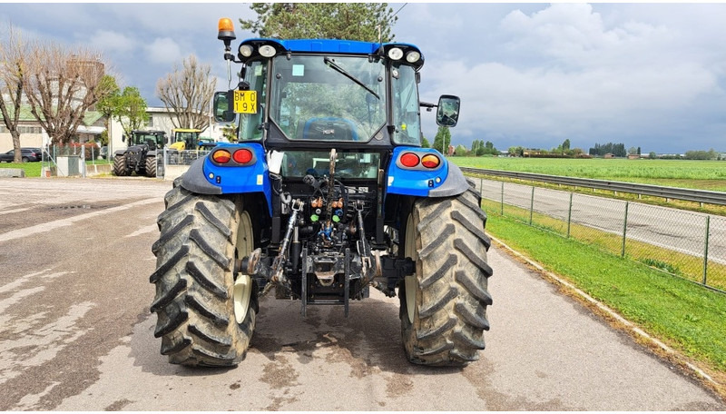 New Holland T 4.105 - 장궤형 트랙터 : 사진 4 New Holland T 4.105 - 장궤형 트랙터 : 사진 4