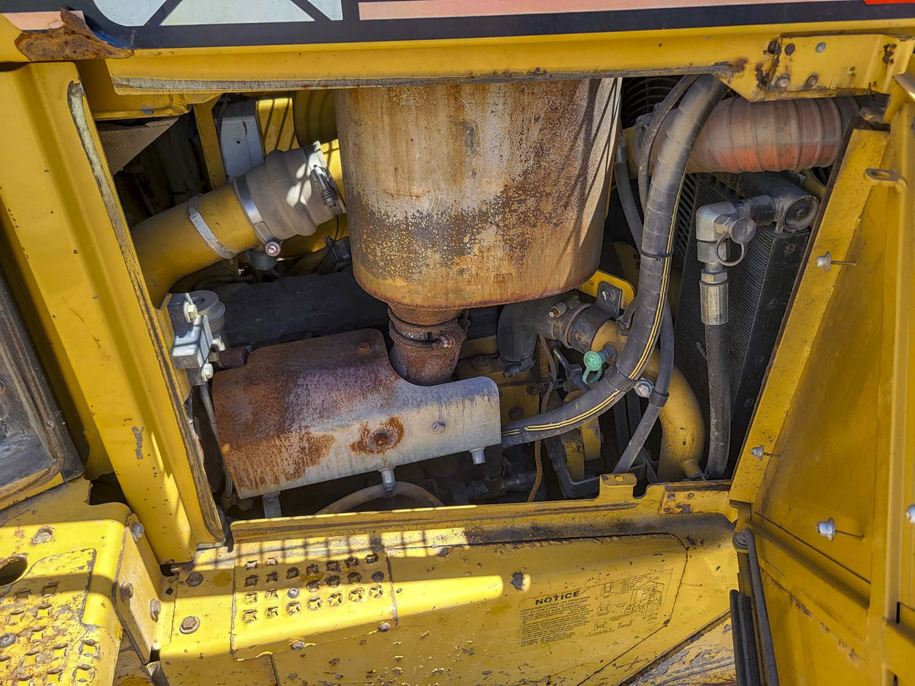 불도저 CATERPILLAR D6R : 사진 18 불도저 CATERPILLAR D6R : 사진 18