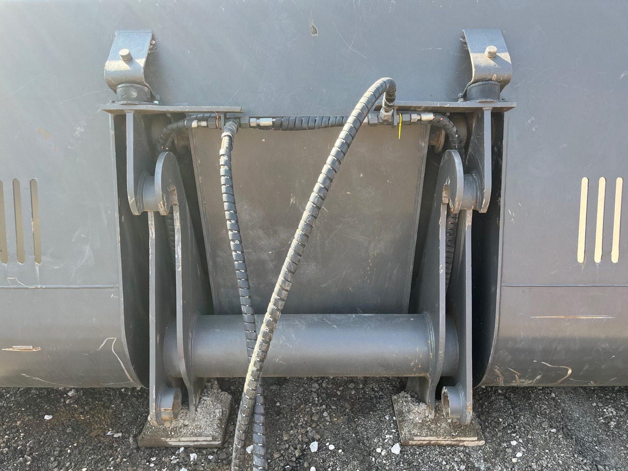 Loader bucket 3200 mm - 로더 버킷 : 사진 5 Loader bucket 3200 mm - 로더 버킷 : 사진 5
