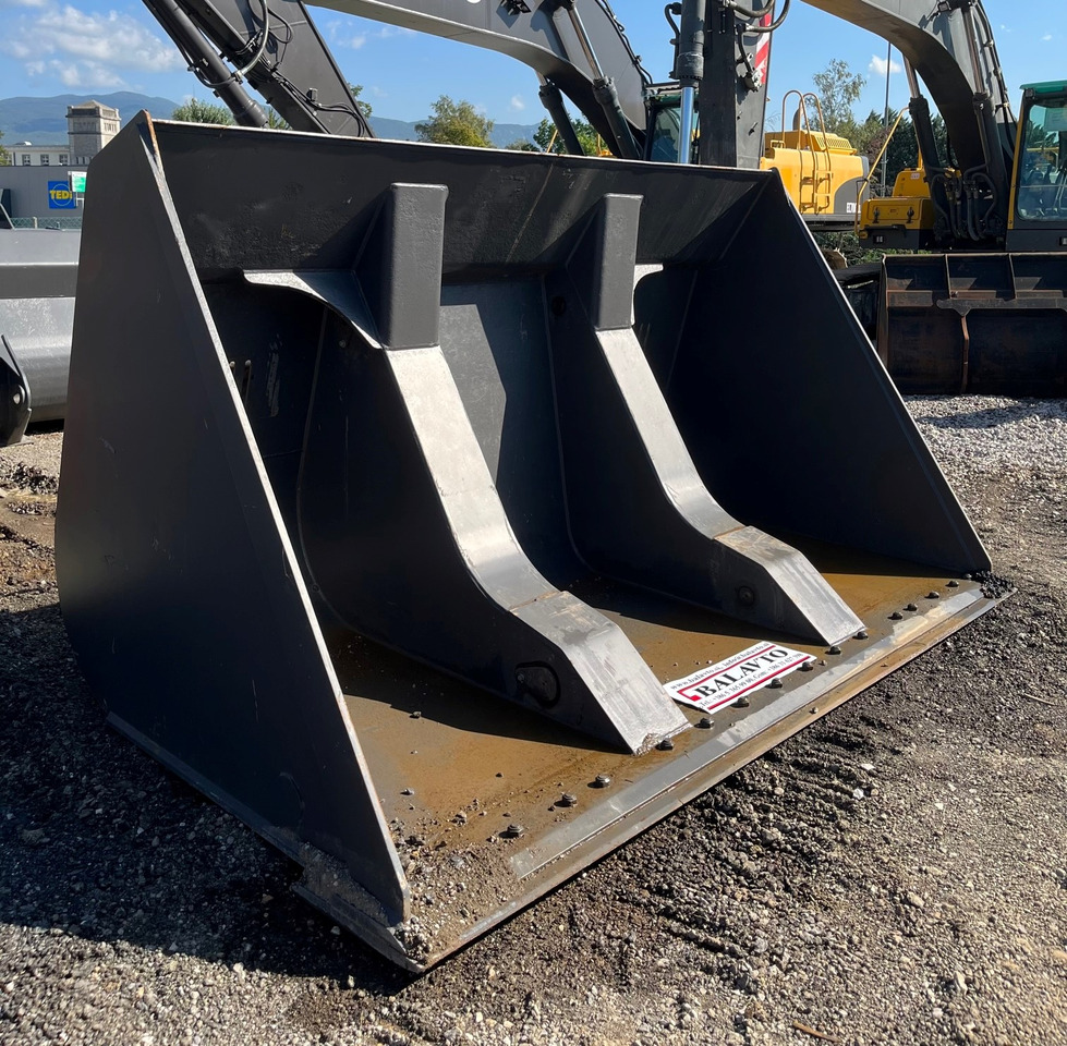 Loader bucket 3200 mm - 로더 버킷 : 사진 3 Loader bucket 3200 mm - 로더 버킷 : 사진 3