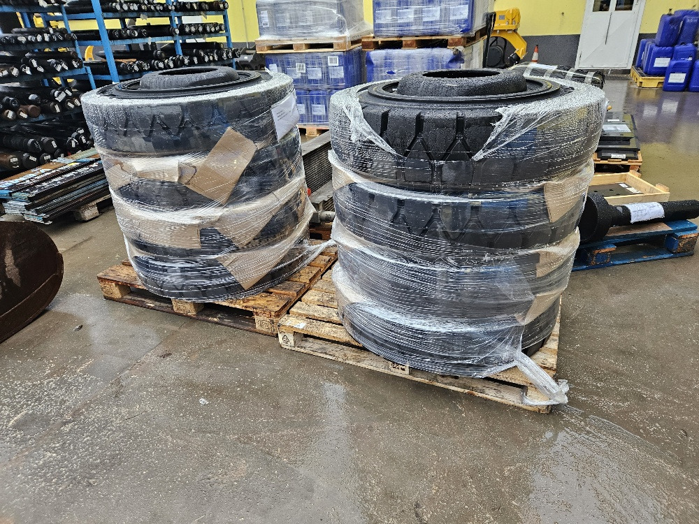 SOLID tires - 휠 및 타이어 패키지 휠 굴삭기 용 : 사진 1 SOLID tires - 휠 및 타이어 패키지 휠 굴삭기 용 : 사진 1
