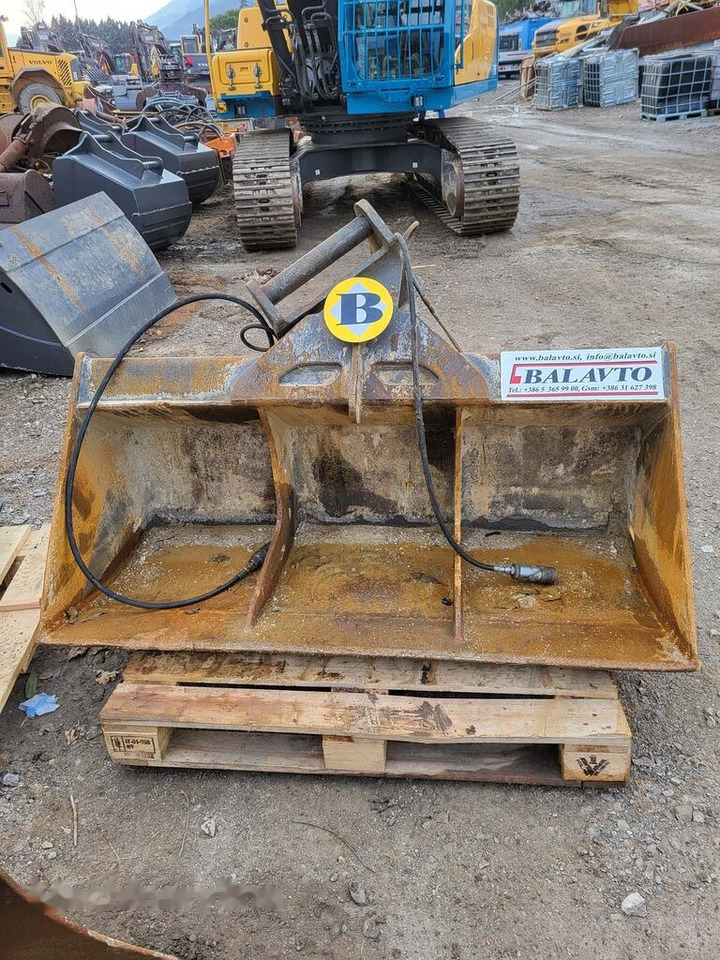 Tilt bucket 1500 mm S60 - 굴삭기 버킷 : 사진 1 Tilt bucket 1500 mm S60 - 굴삭기 버킷 : 사진 1