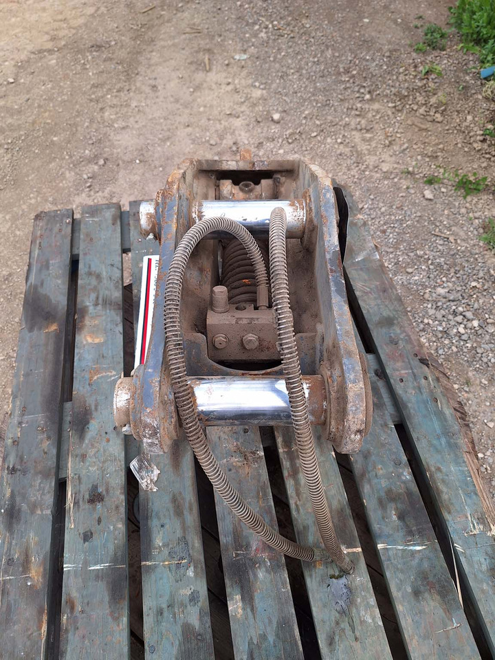 Universal quick coupler for 14-18 ton excavators - 퀵 커플러 건설기계 용 : 사진 4 Universal quick coupler for 14-18 ton excavators - 퀵 커플러 건설기계 용 : 사진 4